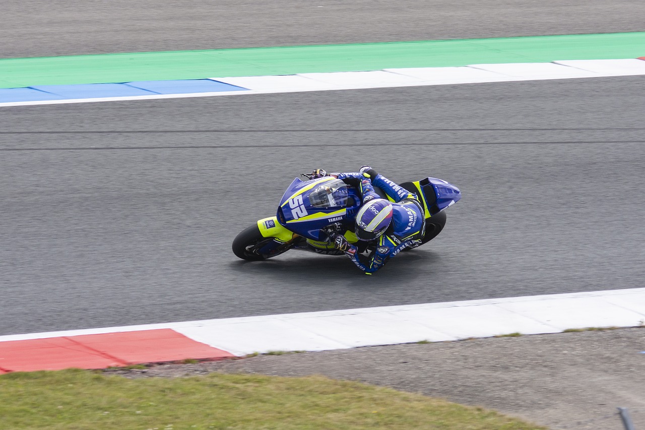 成为联络两 成为联络两